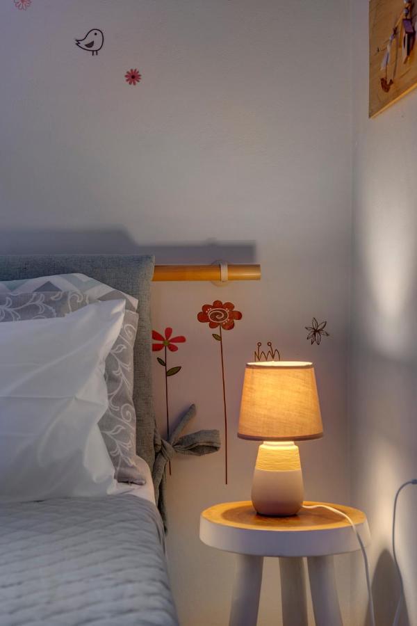 Fabbrica Bnb Vári Exteriör bild