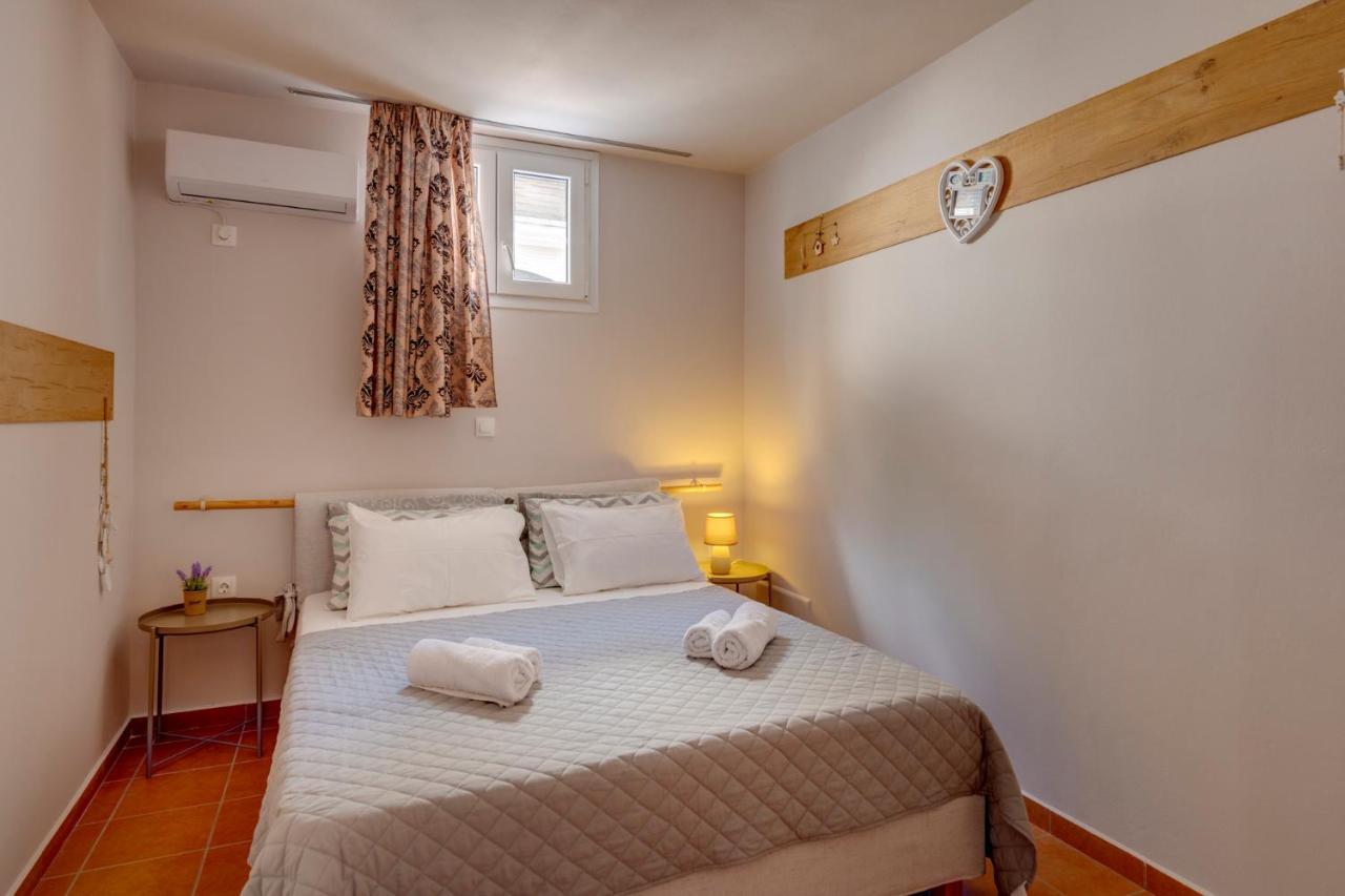 Fabbrica Bnb Vári Exteriör bild