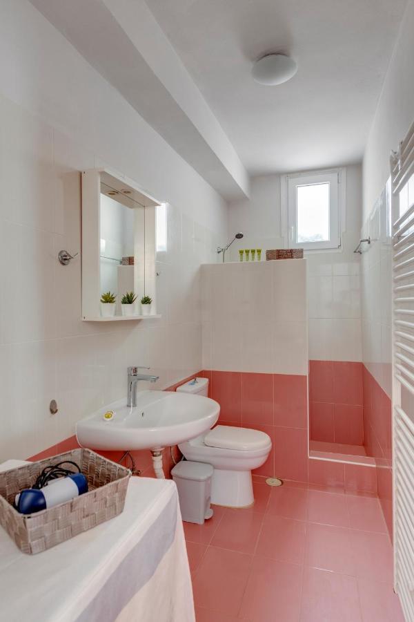 Fabbrica Bnb Vári Exteriör bild