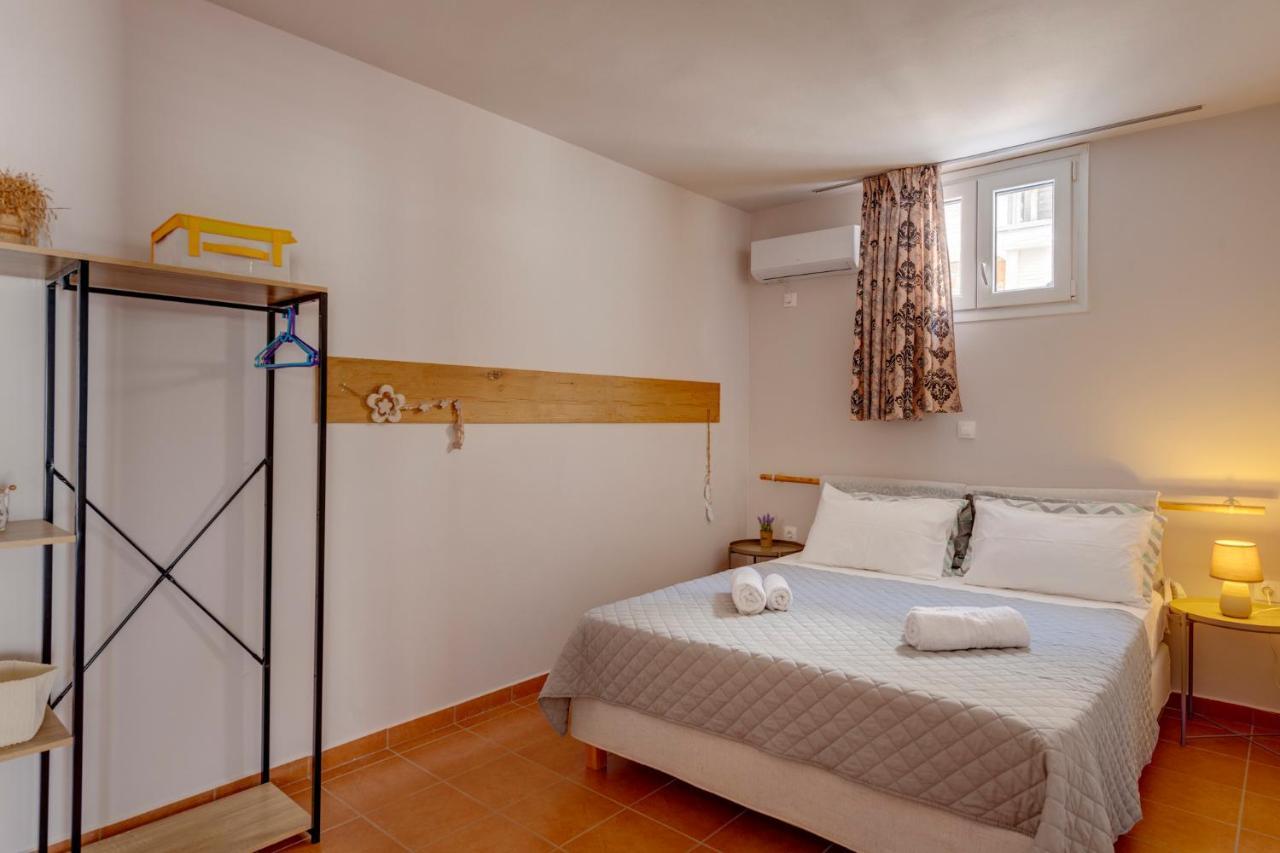 Fabbrica Bnb Vári Exteriör bild